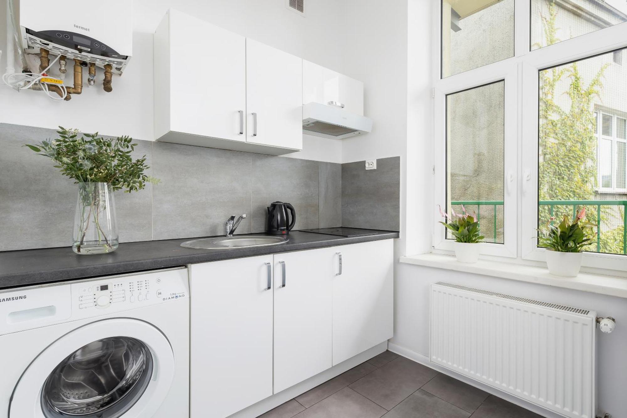 1-Bedroom Apartment With Balcony - Dluga 65 クラクフ エクステリア 写真
